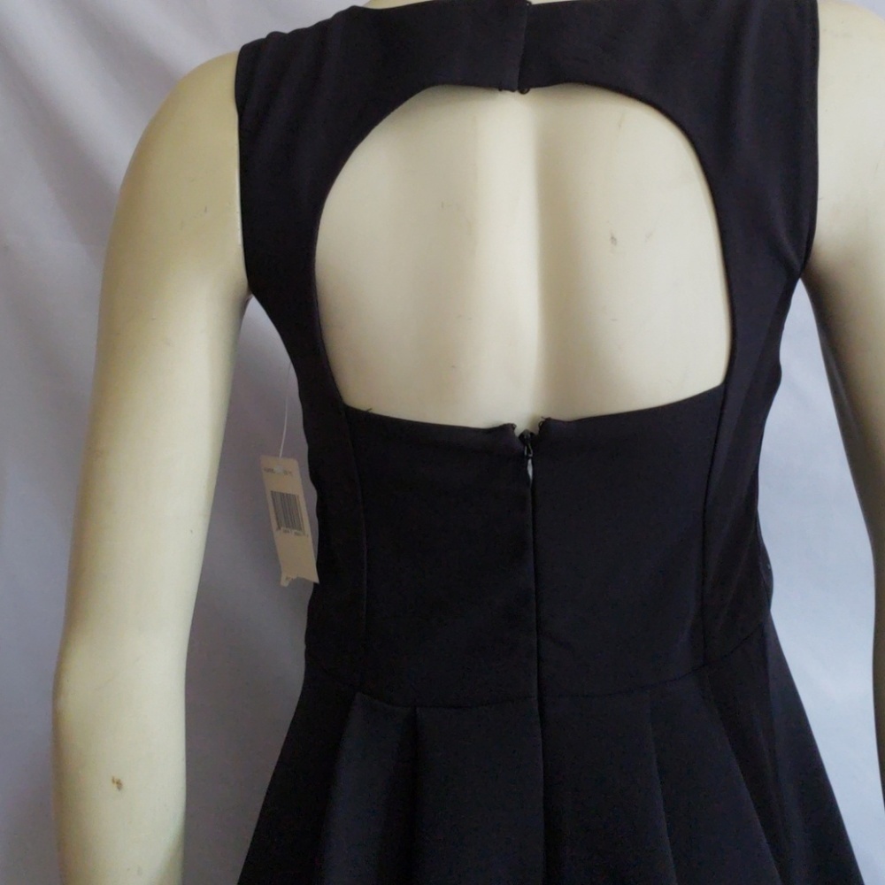 BEAUTIFUL NEW GUESS BLACK DRESS SZ 4 - Picture 5 of 8